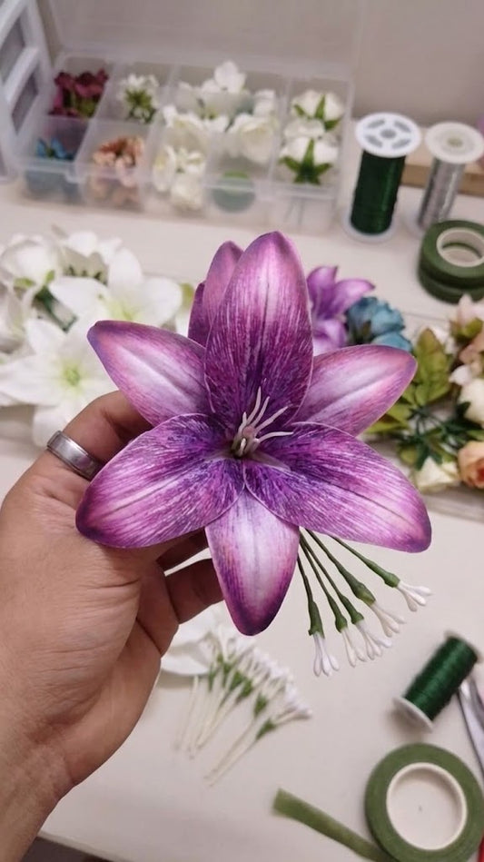 Purple & White Lily Flowers – Elegant Decorative Cake & Dessert Flowers